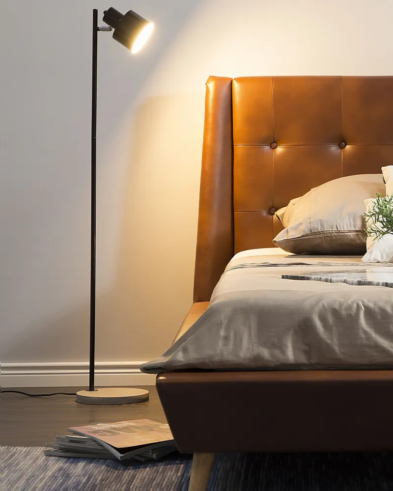 LED de Alta Eficiência Candeeiro de pé metálico preto CORBONES
