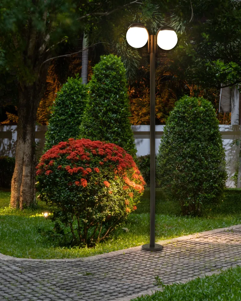 Poste de luz exterior para 2 lâmpadas preto 205 cm KULSI Bateria de Lítio